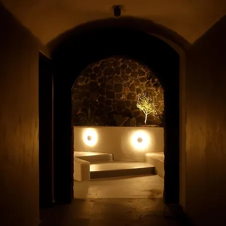 Lithora Santorini *