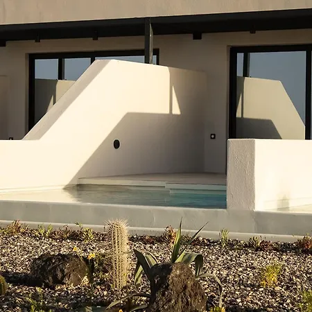 Lithora Santorini *